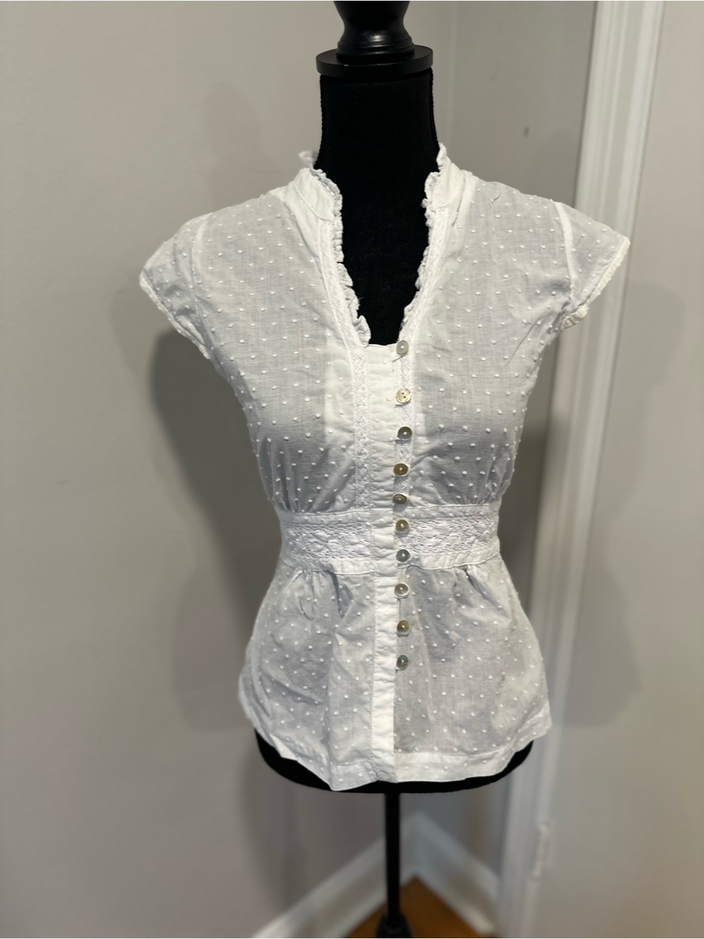 American Rag SzS White cottagecore boho-chic cap sleeve swiss dot Ruffles Blouse